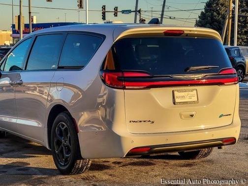 2024 Chrysler Pacifica Hybrid Select