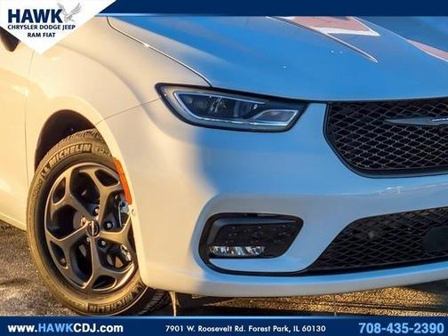 2024 Chrysler Pacifica Hybrid Select