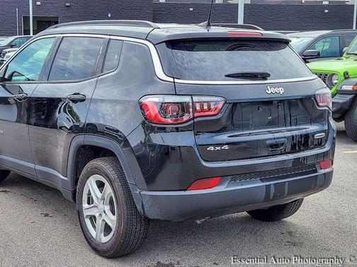 Diamond Black 2023 Jeep Compass Latitude