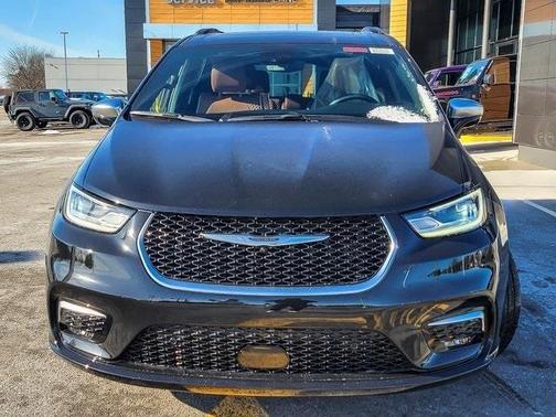 2026 Chrysler Pacifica Hybrid Pinnacle