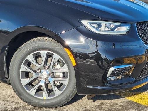 2026 Chrysler Pacifica Hybrid Pinnacle