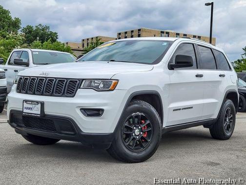 Bright White Clearcoat 2018 Jeep Grand Cherokee Laredo E