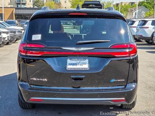 2025 Chrysler Pacifica Hybrid Pinnacle