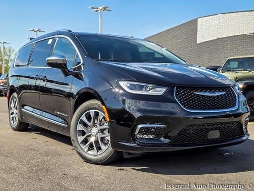 2025 Chrysler Pacifica Hybrid Pinnacle