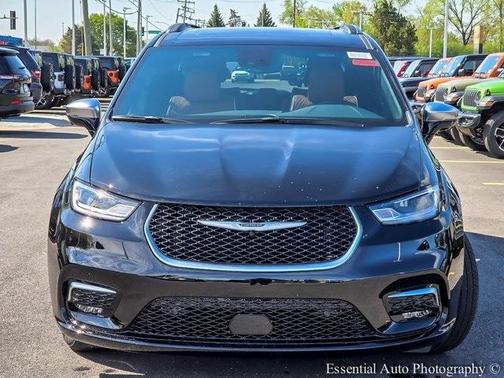 2025 Chrysler Pacifica Hybrid Pinnacle