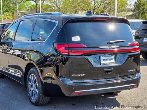 2025 Chrysler Pacifica Hybrid Pinnacle