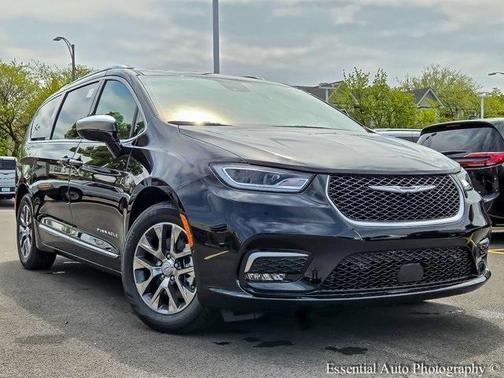 2025 Chrysler Pacifica Hybrid Pinnacle