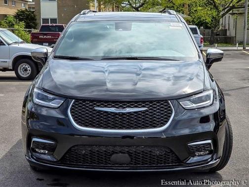 2025 Chrysler Pacifica Hybrid Pinnacle