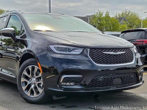 2025 Chrysler Pacifica Hybrid Pinnacle