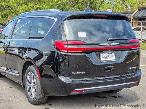 2025 Chrysler Pacifica Hybrid Pinnacle