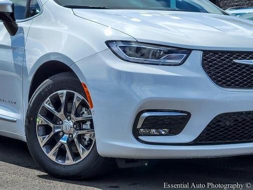 2025 Chrysler Pacifica Hybrid Pinnacle