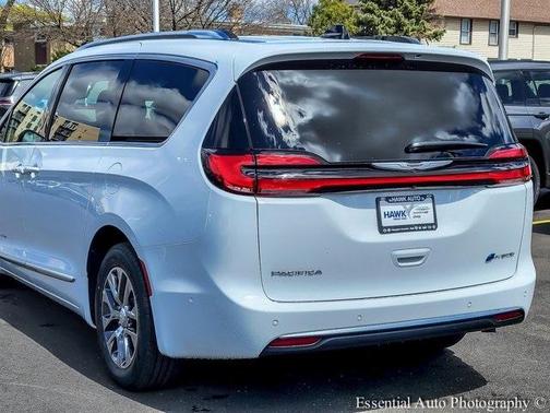 2025 Chrysler Pacifica Hybrid Pinnacle