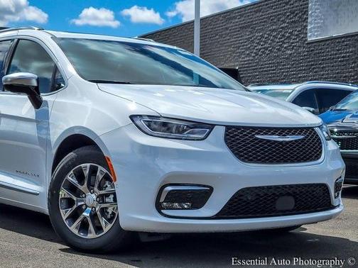 2025 Chrysler Pacifica Hybrid Pinnacle