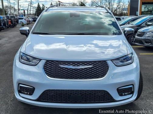 2025 Chrysler Pacifica Hybrid Pinnacle