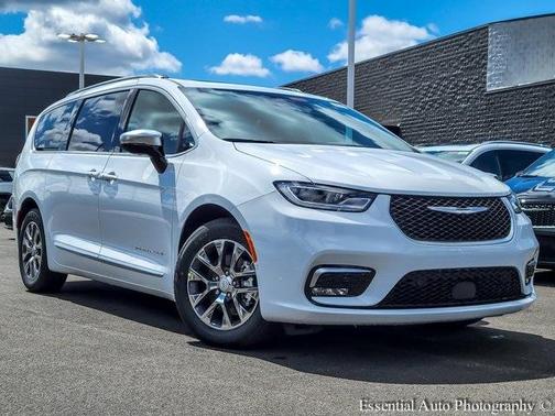 2025 Chrysler Pacifica Hybrid Pinnacle