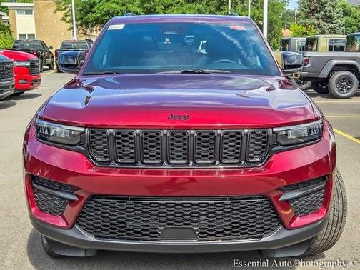 2025 Jeep Grand Cherokee Laredo