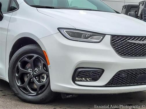 2024 Chrysler Pacifica Hybrid Select
