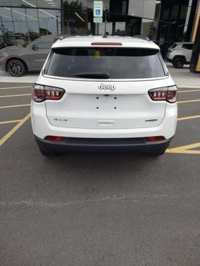 2022 Jeep Compass Latitude Lux