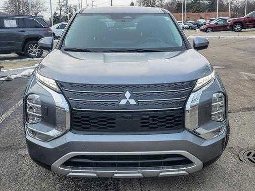 2023 Mitsubishi Outlander PHEV SE