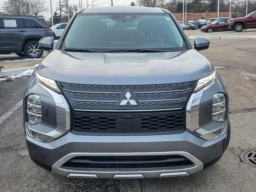 2023 Mitsubishi Outlander PHEV SE