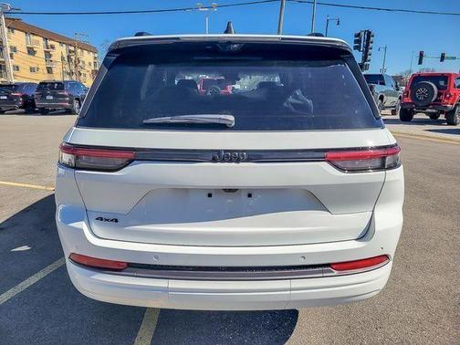 Bright White Clearcoat 2026 Jeep Grand Cherokee Limited