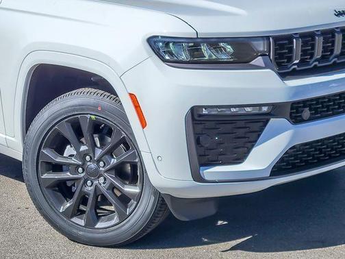 Bright White Clearcoat 2026 Jeep Grand Cherokee Limited