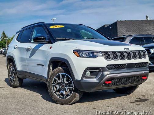 Bright White Clearcoat 2025 Jeep Compass Trailhawk