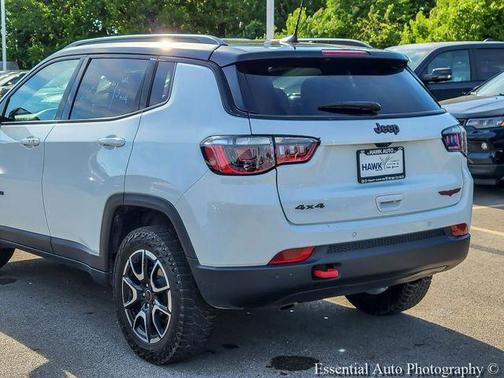 Bright White Clearcoat 2025 Jeep Compass Trailhawk