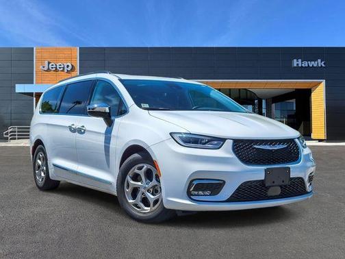 Bright White Clearcoat 2023 Chrysler Pacifica Limited