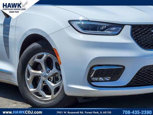 Bright White Clearcoat 2023 Chrysler Pacifica Limited