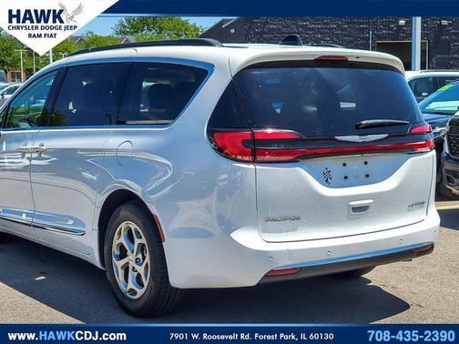 Bright White Clearcoat 2023 Chrysler Pacifica Limited