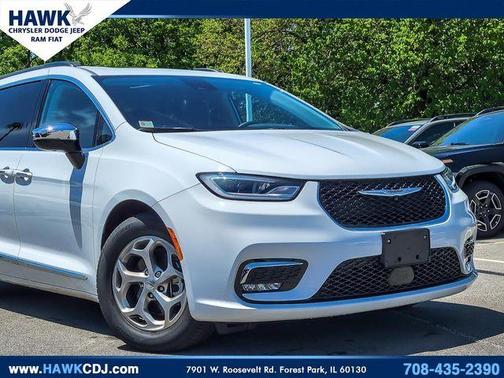 Bright White Clearcoat 2023 Chrysler Pacifica Limited