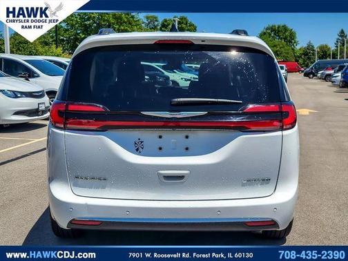 Bright White Clearcoat 2023 Chrysler Pacifica Limited