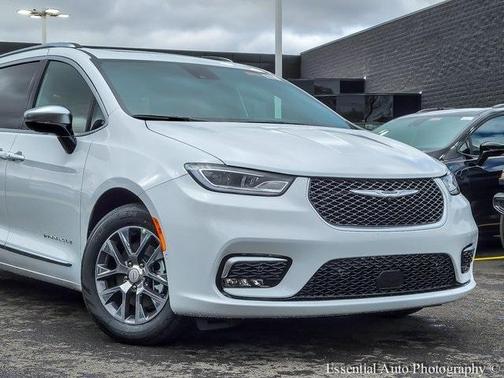 2025 Chrysler Pacifica Hybrid Pinnacle