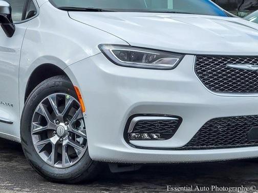 2025 Chrysler Pacifica Hybrid Pinnacle