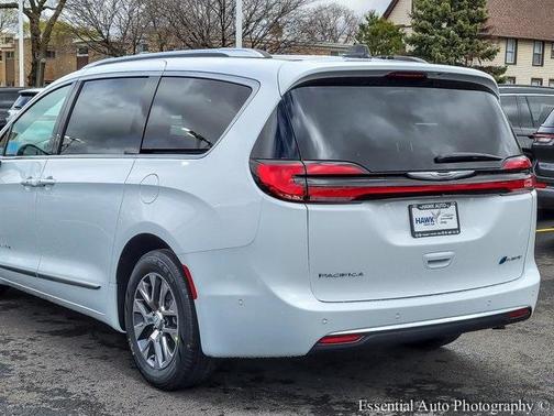 2025 Chrysler Pacifica Hybrid Pinnacle