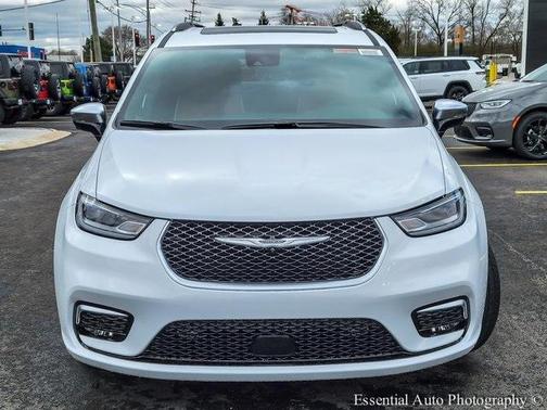 2025 Chrysler Pacifica Hybrid Pinnacle