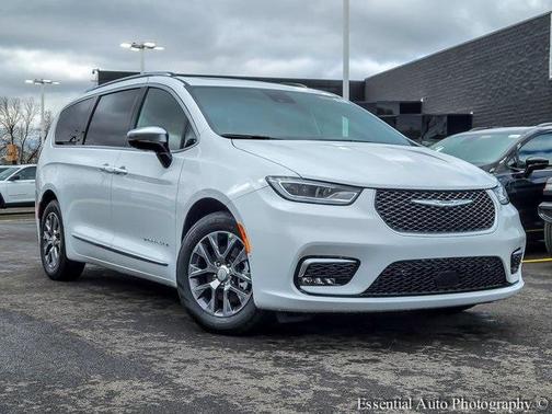 2025 Chrysler Pacifica Hybrid Pinnacle