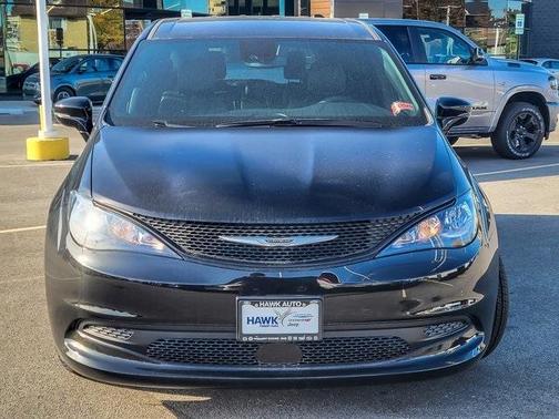 2025 Chrysler Voyager LX