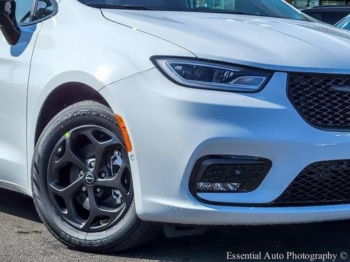 2025 Chrysler Pacifica Hybrid Select