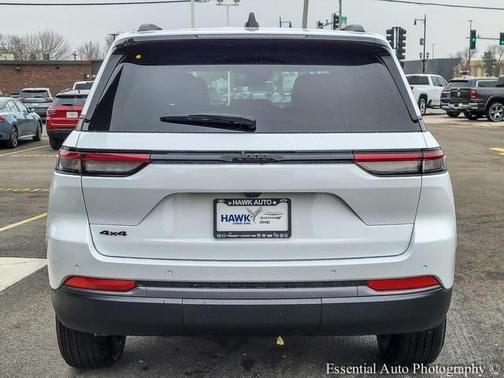 Bright White Clearcoat 2026 Jeep Grand Cherokee Laredo