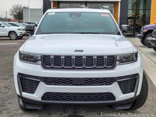 Bright White Clearcoat 2026 Jeep Grand Cherokee Laredo