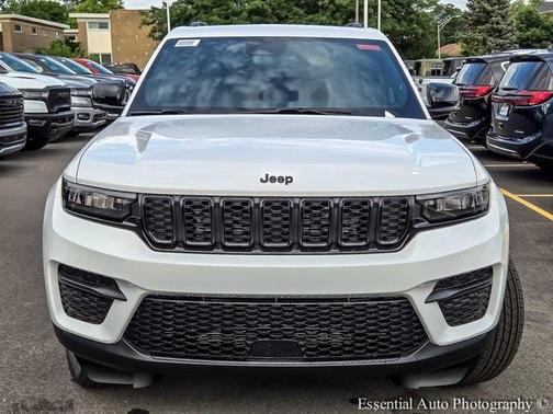 2025 Jeep Grand Cherokee Laredo