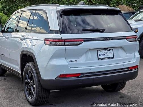 2025 Jeep Grand Cherokee Laredo