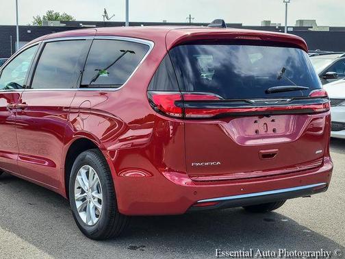 PR6 2027 Chrysler Pacifica SELECT
