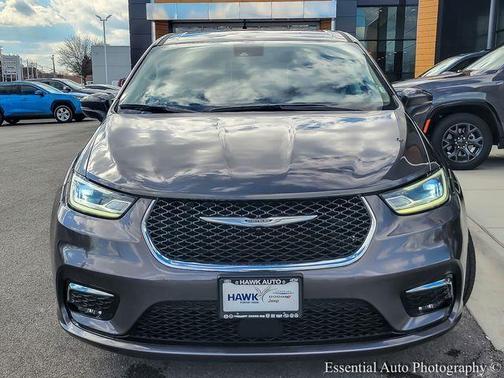 Granite Crystal Clearcoat Metallic 2023 Chrysler Pacifica Touring-L