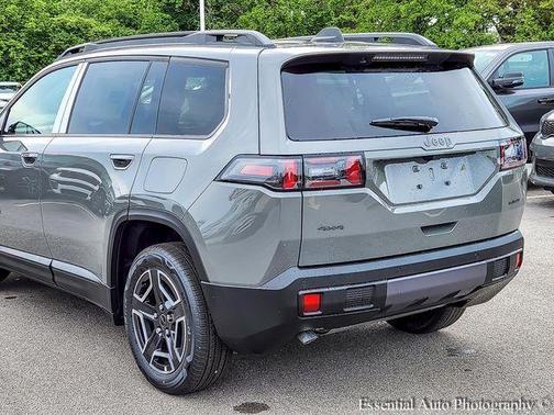 Sting Gray Clearcoat 2026 Jeep Cherokee LAREDO/LIMITED