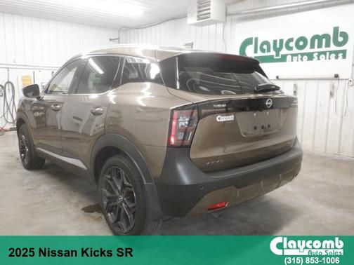 2025 Nissan Kicks SR