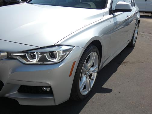 2018 BMW 330 330i Sedan
