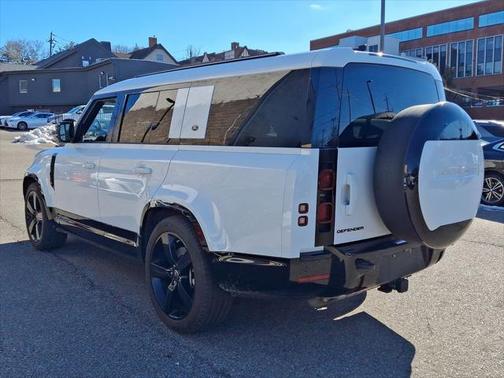 2024 Land Rover Defender 130 P400 X-Dynamic SE